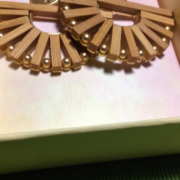 - ⭐️⭐️C&C Beautiful Designer Earrings ⭐️ - Picture 4 of 6